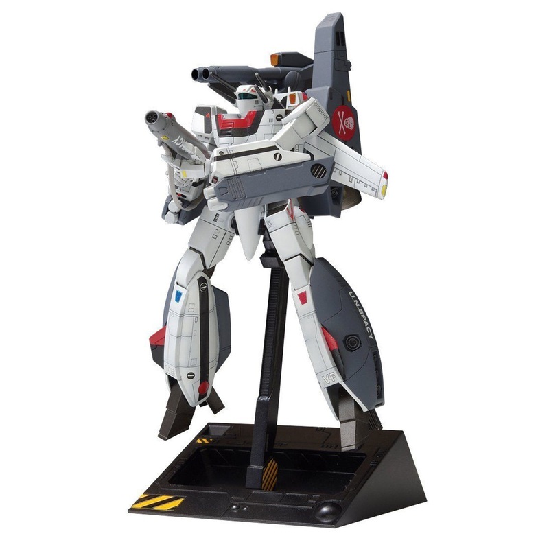 Wave MC063 Macross VF-1S Strike Valkyrie Battroid Hikaru Ichijo 1/100 Scale Kit