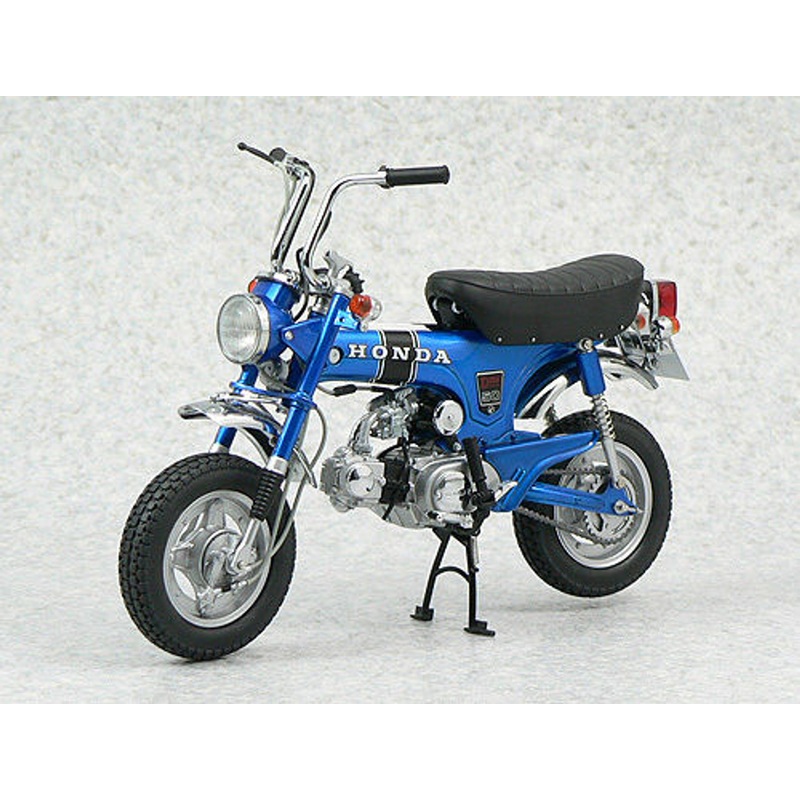 Ebbro 10005 Honda DAX ST50 1969 (Blue) 1/10 Scale