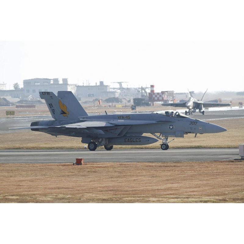 Platz 1/72 USN Strike Fighter Squadron F/A-18E Super Hornet VFA-115 Eagles Plastic Model